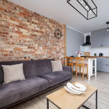 Modern 2-bedroom With Remote Workspace In By Renters