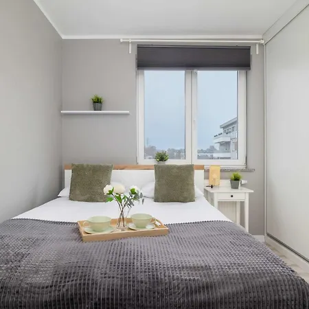 Modern 2-bedroom With Remote Workspace In By Renters
