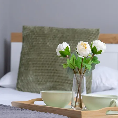 Modern 2-bedroom With Remote Workspace In By Renters *