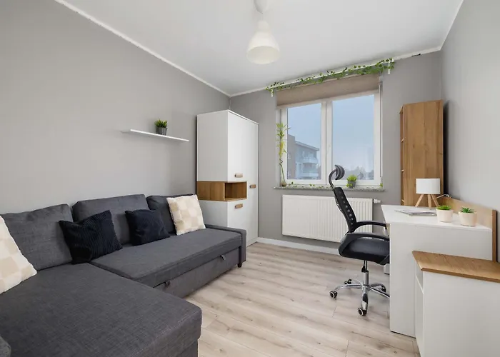 Modern 2-bedroom With Remote Workspace In By Renters *