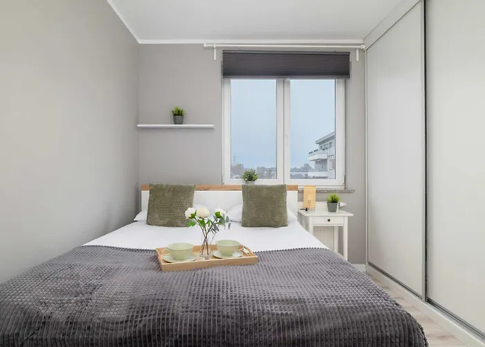 Modern 2-bedroom With Remote Workspace In By Renters