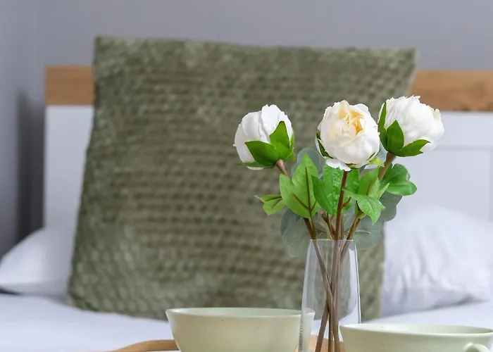 Modern 2-bedroom With Remote Workspace In By Renters *