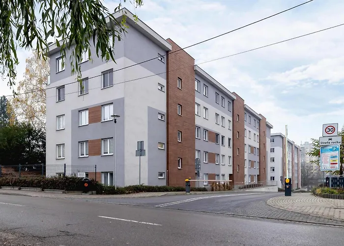 Modern 2-bedroom With Remote Workspace In By Renters Διαμέρισμα